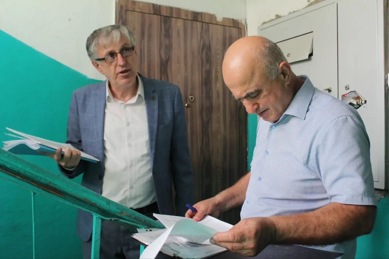 Госжилинспекция РД провела выездное совещание по подготовке Избербаша к отопительному сезону 2025-2026